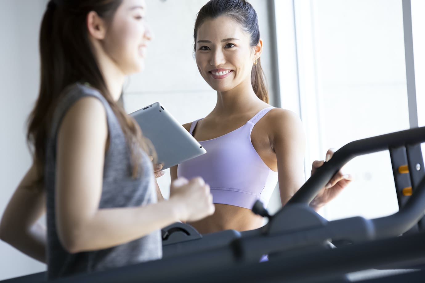 トレーニングする女性
