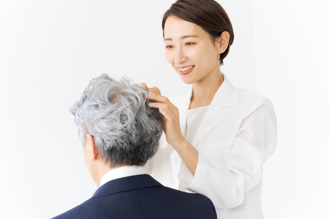 診断を受ける男性