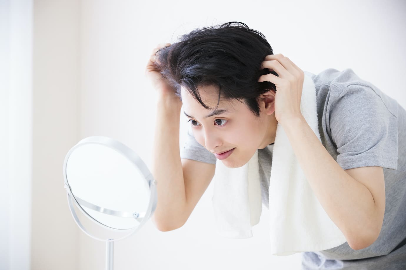 髪が気になる男性