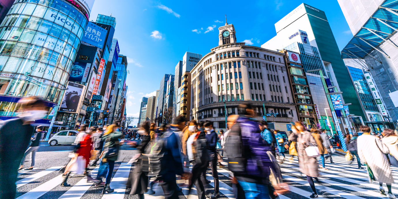 この記事では、銀座エリアの脱毛サロンの料金相場や選び方を解説しました。また、銀座でおすすめの脱毛サロンを12施設ご紹介しました。銀座は銀座駅や銀座一丁目駅の周辺にたくさんの脱毛サロンがあります。それぞれ特徴や料金体系などが異なるため、無料カウンセリングなどを受けながら、自分に合ったサロンを選んでみてくださいね。
