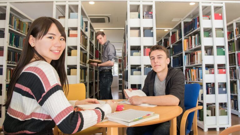 「大学生におすすめの留学先での英会話教室（語学学校）の選び方」