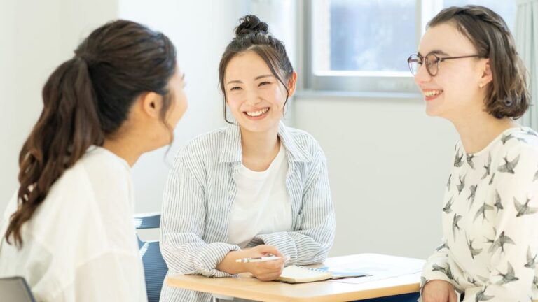 「大学生が知りたい！英会話教室の講師とコミュニケーションをとる際のポイントと注意点」