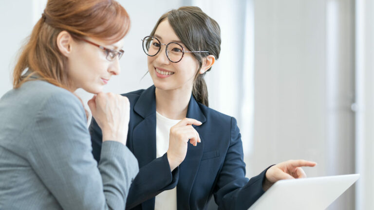 大人が英会話教室で自然な発音を身につけるためのトレーニング方法