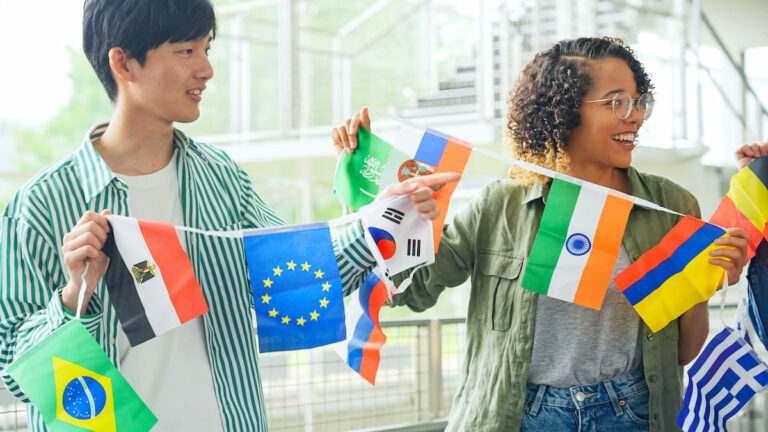 安い英会話教室で交流イベントやワークショップを通して英語力を向上させるためのコツ