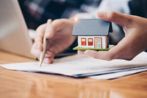 所有権移転登記をするには？費用や手続き方法について解説