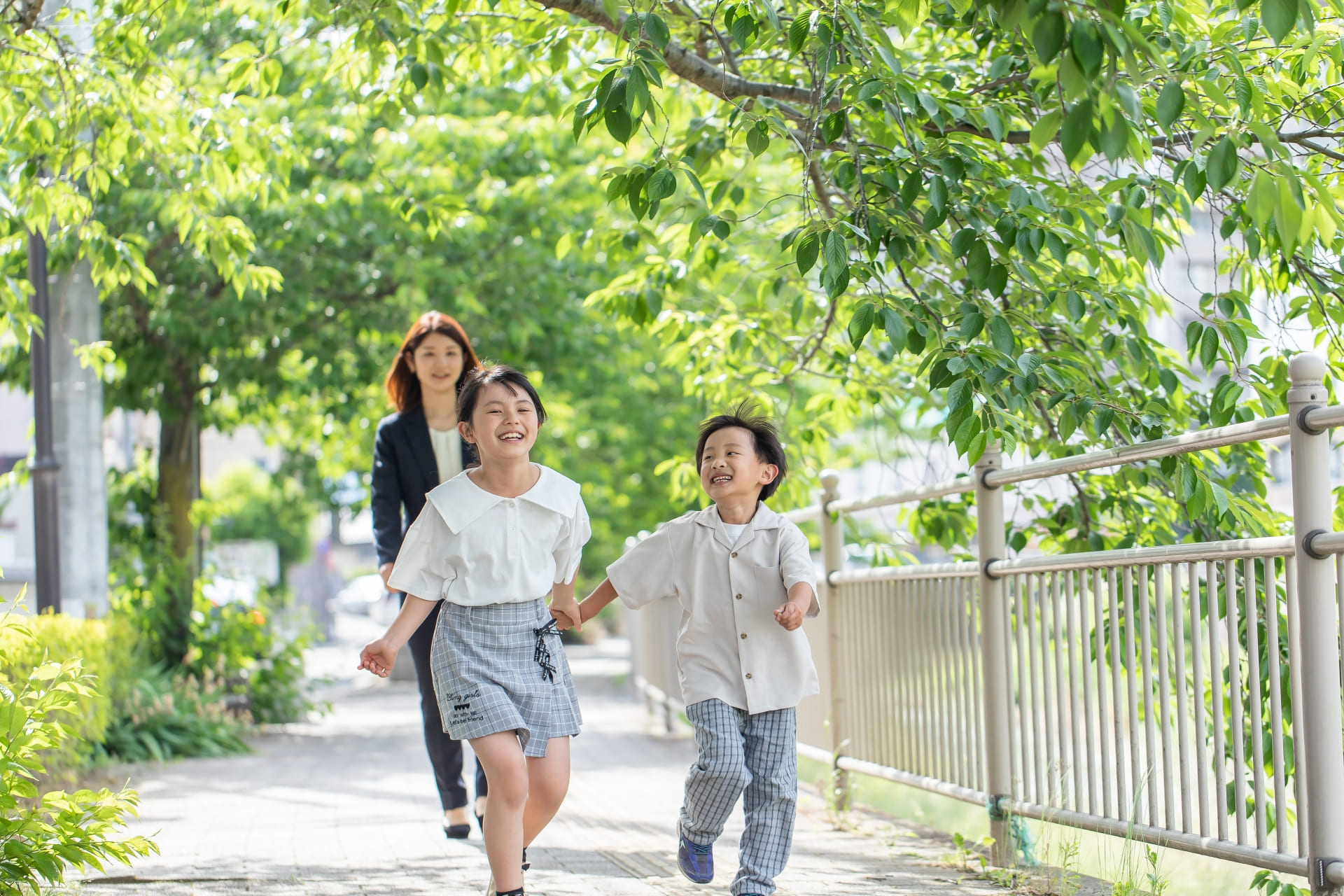 サンリオピューロランドに向かう家族