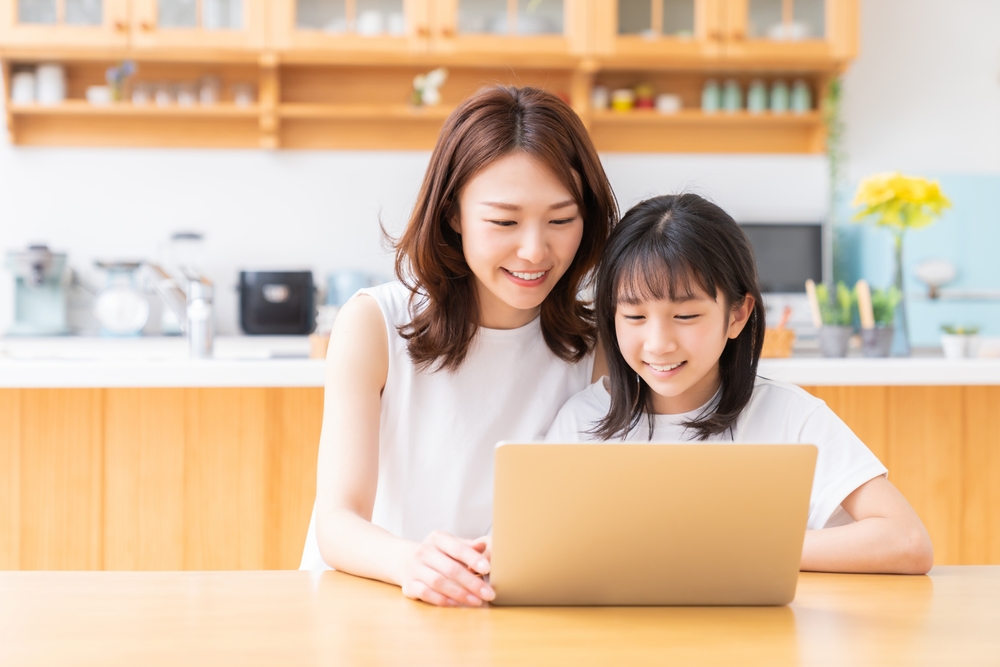 ラクーアのお得情報を探している親子