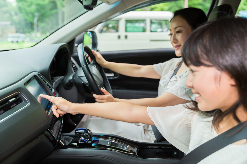 よみうりランド車で向かう親子